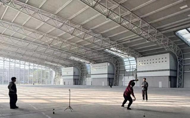 98.43米！上海高中生大学生组队，刷新美国选手纸飞机世界纪录