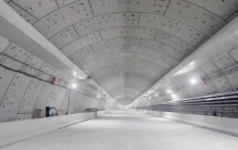 世界最大直径水下盾构隧道车道板施工突破3000米！