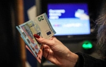 这个国家，加入欧元区