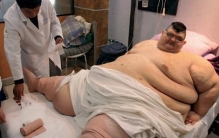 全球最重男子离世。巅峰1200斤！竭力减掉700斤，还是悲剧了