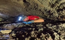 世界上最恐怖的死法，探险洞穴倒挂27小时，绝望窒息而亡