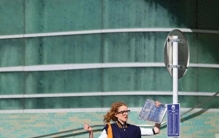 不想背帆布兜上班了？这7款通勤包实用、好看、性价比还很不错！