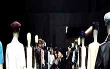 两大意大利奢牌合并。普拉达正式收购范思哲