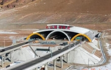 世界最长高速公路隧道天山胜利隧道通车！长安大学力量点燃“胜利之光”