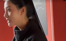 爆料风波牵扯更多明星！周奇难洗白，荣梓彬被重提，赵晴沉默应对