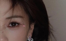 内娱人脉天花板实锤！白鹿一张飞机舱位图，装下半个娱乐圈团建