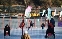 “哧溜……”听，这是北京冬天最快乐的声音