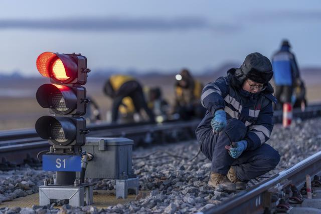 探访世界海拔最高的铁路信号工区