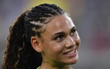 “大虫”罗德曼之女新合同年薪超200万美元，为全球女足最高