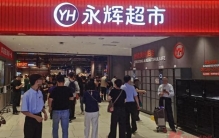 这三件事看似毫无关联，去戳中了当下商业，最核心的真相：