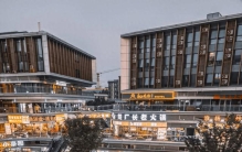 社区商业：一半蜜糖裹着锋芒，一半荆棘藏着生机