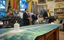 特朗普称希望建造世界“最大”凯旋门：我们是最大、最强大的国家