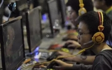 最廉价的娱乐，最昂贵的代价：当游戏成为一代人的“社会止痛药”