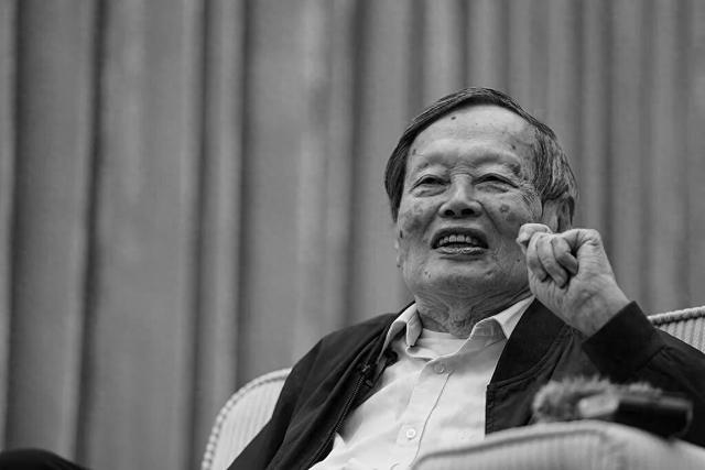 振聋发聩！杨振宁力证：人类最伟大创新，全是25岁以下青年干的？