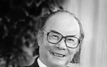 92岁商业巨擘离世！他凭什么赚回350个原武商？