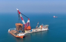 镜观中国·新华社国内新闻照片一周精选丨全球最大变质岩油田二期项目全部导管架安装就位