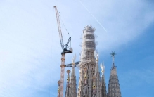 全球最高的教堂终于封顶，144年的等待，有人哭了！