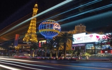 全球最奢靡销金窟，身处57℃高温死地，年赚千亿，靠喝洗澡水续命