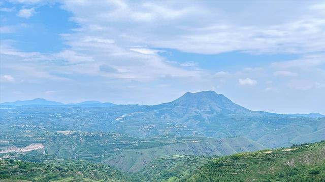 世界最大帝陵,修了107年,凿空1200米大山,面积是秦始皇陵的3倍