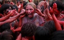 全球10大反人类部落！最后一个竟用口水当祝福？