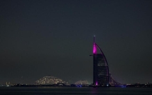 美以突袭伊朗祸及中东：世界最高楼与导弹“擦肩而过”，全球唯一七星酒店着火