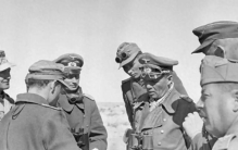 隆美尔的巅峰：3个德师打垮8个英师，用必死的迂回，换来元帅权杖