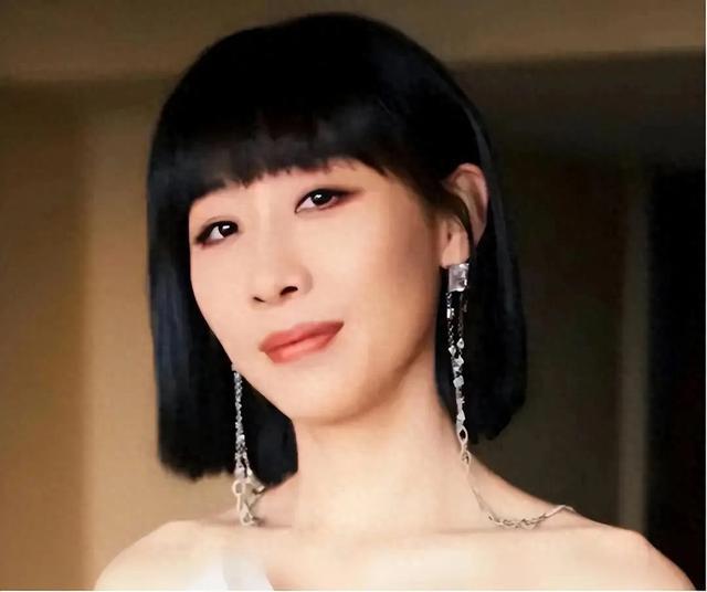 任素汐：从“丑闻缠身”到“演技封神”她活成了娱乐圈的另类样本