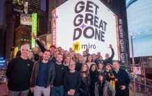 1亿用户、80%暴跌：全球最大在线白板公司的自救