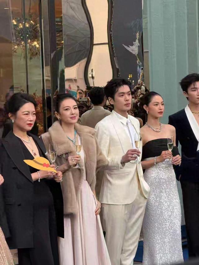 46岁章子怡现蒂芙尼活动,娱乐圈人情冷暖全写在她身上