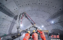 世界最大水下盾构隧道实现双层贯通