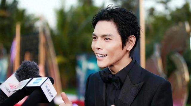 “对不起”刷屏也救不了！向佐踢出了娱乐圈最缺的“分寸感”