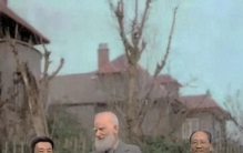 外媒评选世界八大伟人，两位中国人上榜，其中一人当之无愧居榜首