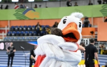 田径室内世锦赛：瑞士选手埃哈默获男子七项全能冠军并打破世界纪录