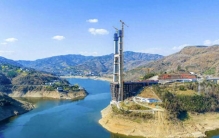 世界最大跨径单塔部分地锚式斜拉桥封顶