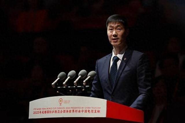 乒乓球混团世界杯在成都揭幕 王楚钦代表运动员宣誓