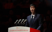 乒乓球混团世界杯在成都揭幕 王楚钦代表运动员宣誓