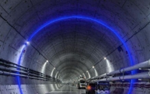 深海筑“巨龙” 探访世界最长海底高铁隧道
