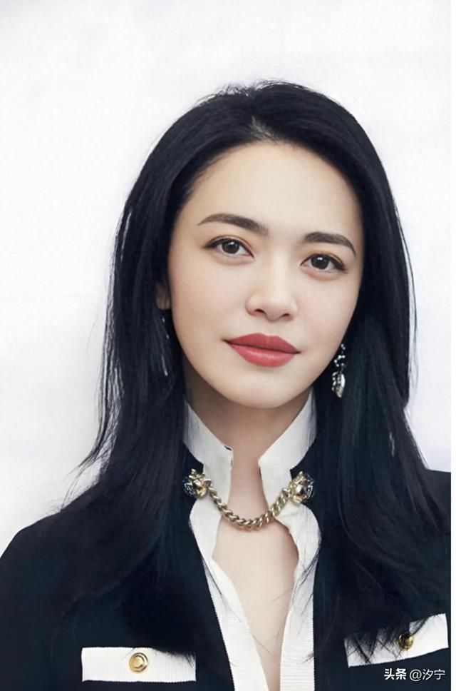 霸占热搜还喊不占用公共资源?姚晨事件,撕开娱乐圈最虚伪一面