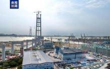 中国建起世界最大跨径双层悬索桥
