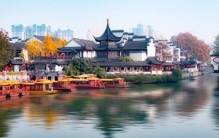 夫子庙不仅是文化古迹，更是南京最繁华的商业街区之一！