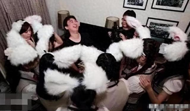 陪睡陪玩算什么!继关晓彤事件后,又有明星曝内娱阴暗面,个个荒唐