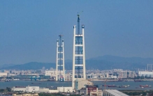 世界最大跨径双层悬索桥主塔封顶 创5项世界纪录