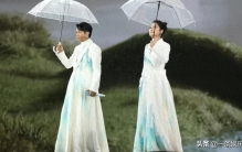 被玲花“咬碎后槽牙”的表情刷屏：有一种绝版友谊，叫凤凰传奇