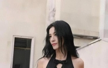 51岁林熙蕾街头被拍，身材堪比少女！交往过17个男人还能嫁入豪门