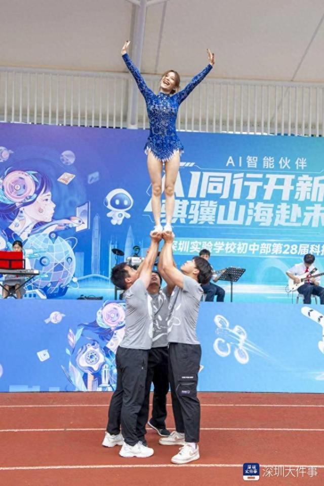 载人飞行器开进学校！深圳学生：这是我最期待的科技节