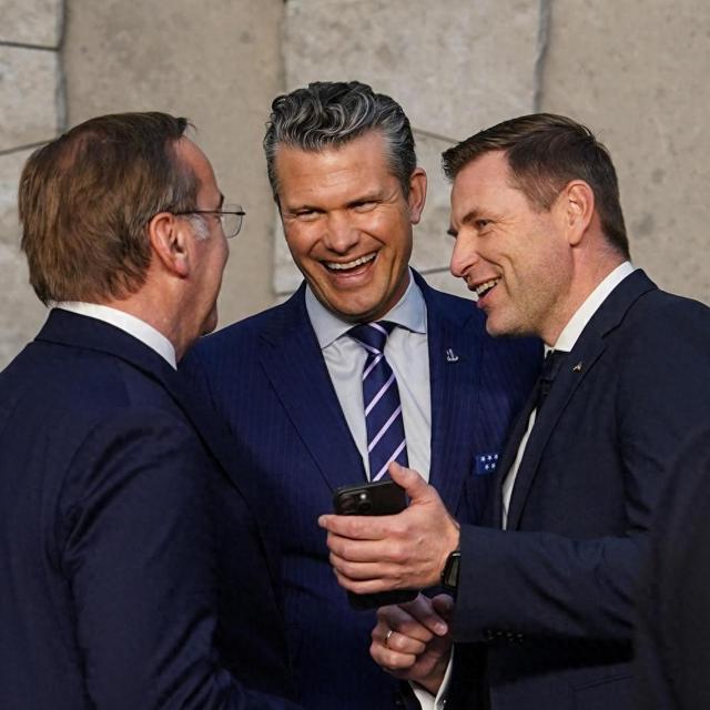 美以打伊朗前，美防长经纪人试图大投军工基金？