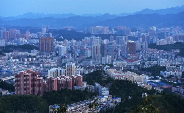 🔥 十堰“中国商用车之都”加速崛起！这10大企业谁最具投资价值