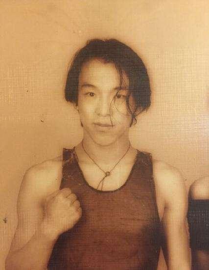 黄渤：从酒吧驻唱到百亿影帝，无颜值凭实力活成娱乐圈最踏实的光