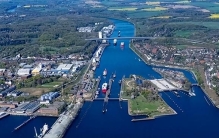 世界上最嚣张的国家，美国也不敢惹？中国每年给它交100亿过路费