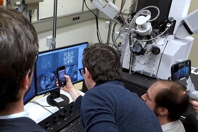 比细菌还小!全球最小二维码诞生,数据能存上千年